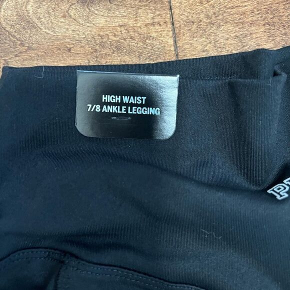 Ultimate Leggings  - Picture 4 of 5